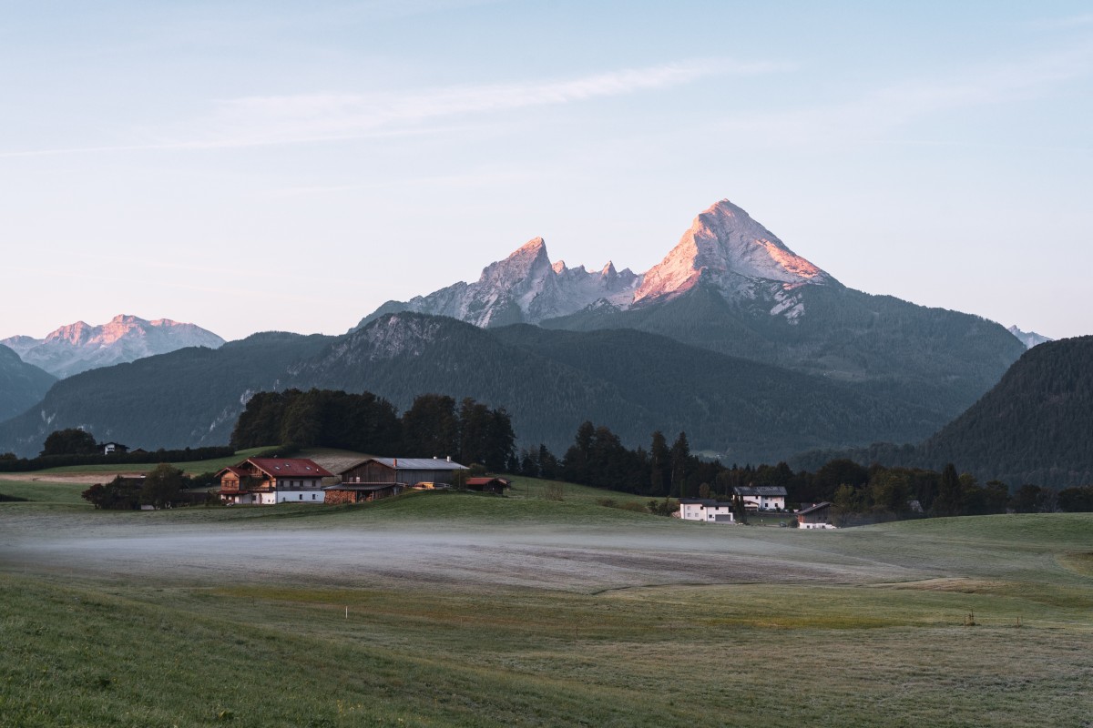 Drittelregel in der Landschaftsfotografie beim Sonnenaufgang am Watzmann von der Aschauerweiherstraße