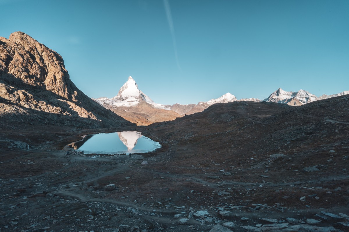 Sonnenaufgang am Matterhorn mit Spiegelung im Riffelsee am Gornergrat