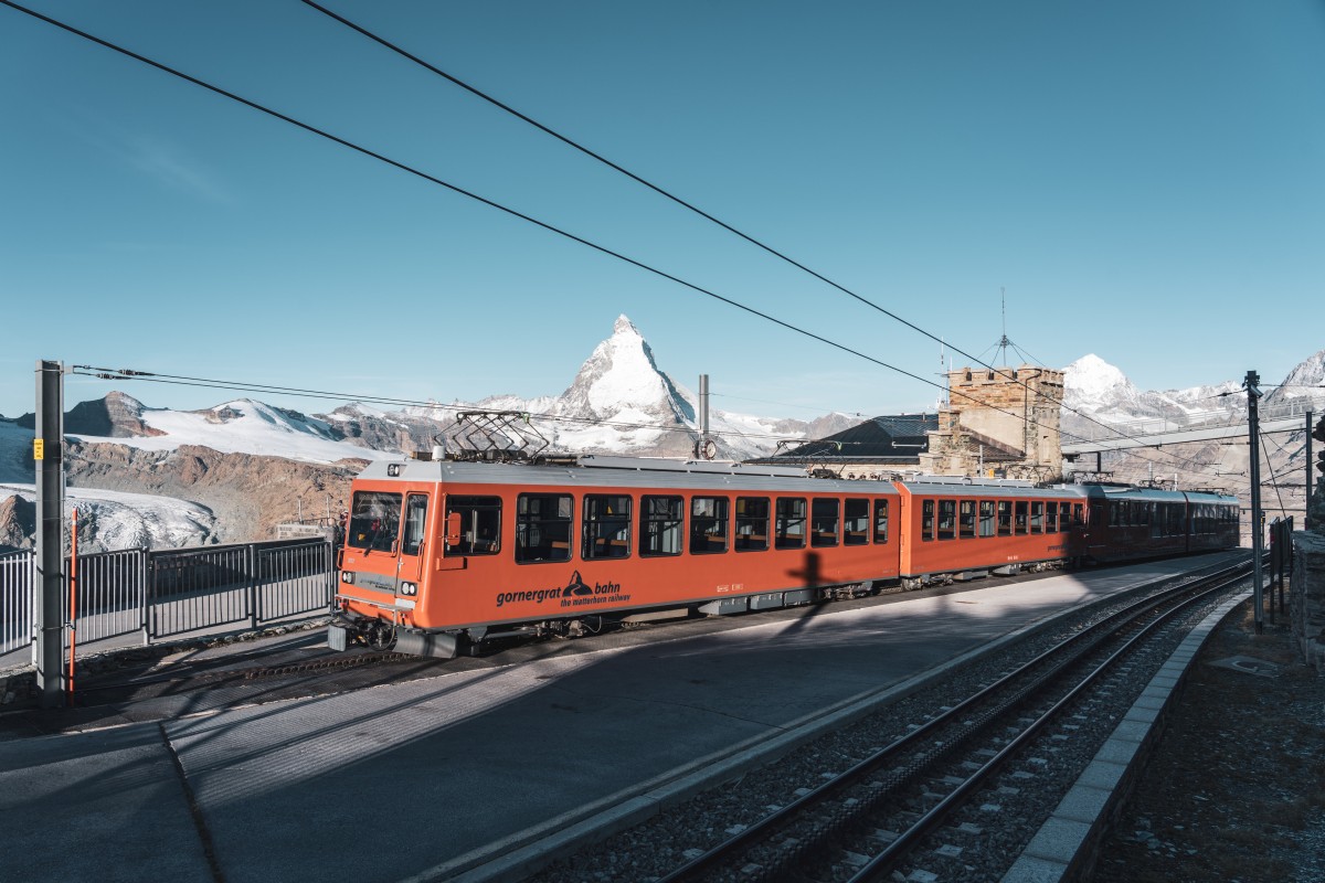 Zug auf dem Gornergrat mit Matterhorn