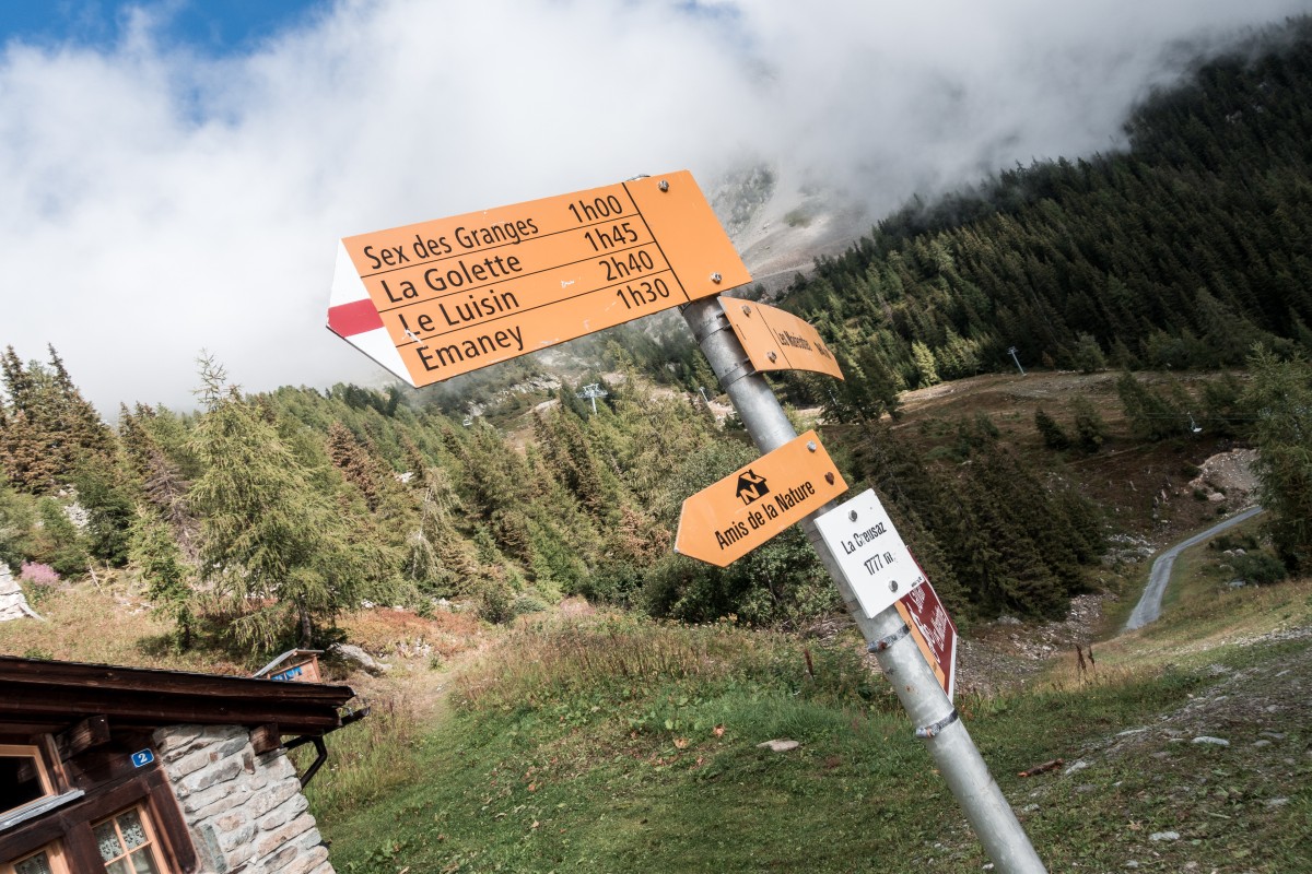 Wegweiser im Skigebiet Les Marécottes