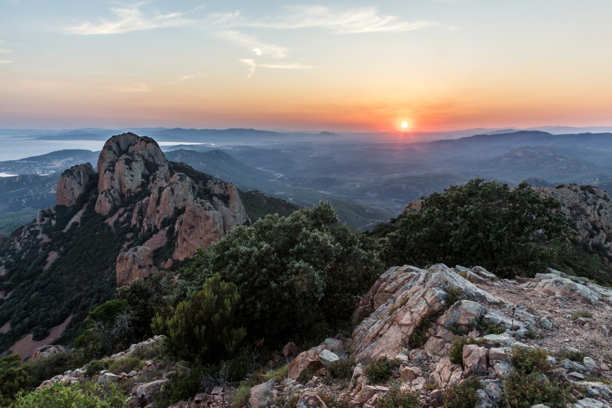 Sonnenuntergang auf dem Pic du Cap Roux im Esterel-Massiv