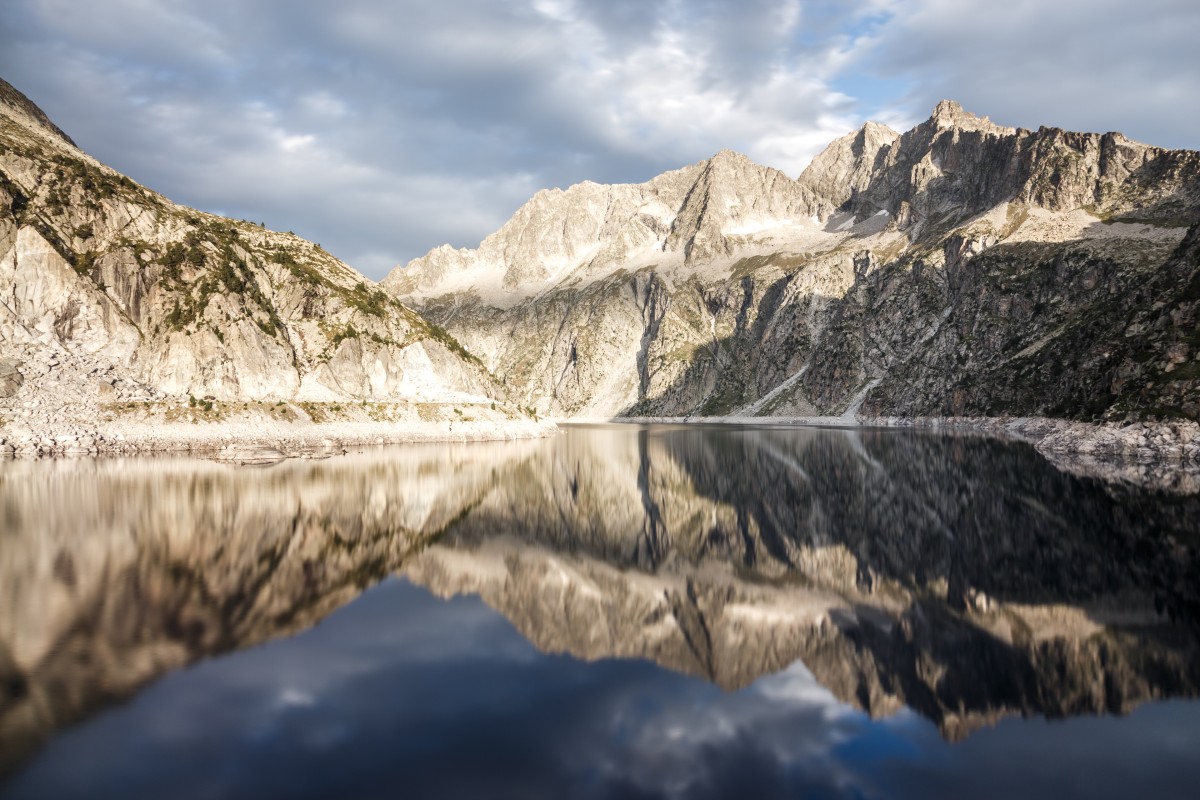 Sonnenaufgang am Lac de Cap-de-Long im Massif du Néouvielle