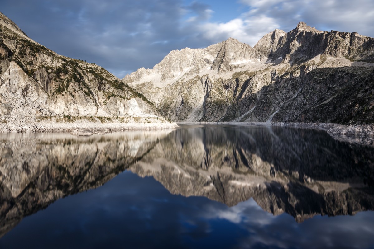 Sonnenaufgang am Lac de Cap de Long im Massif du Néouvielle