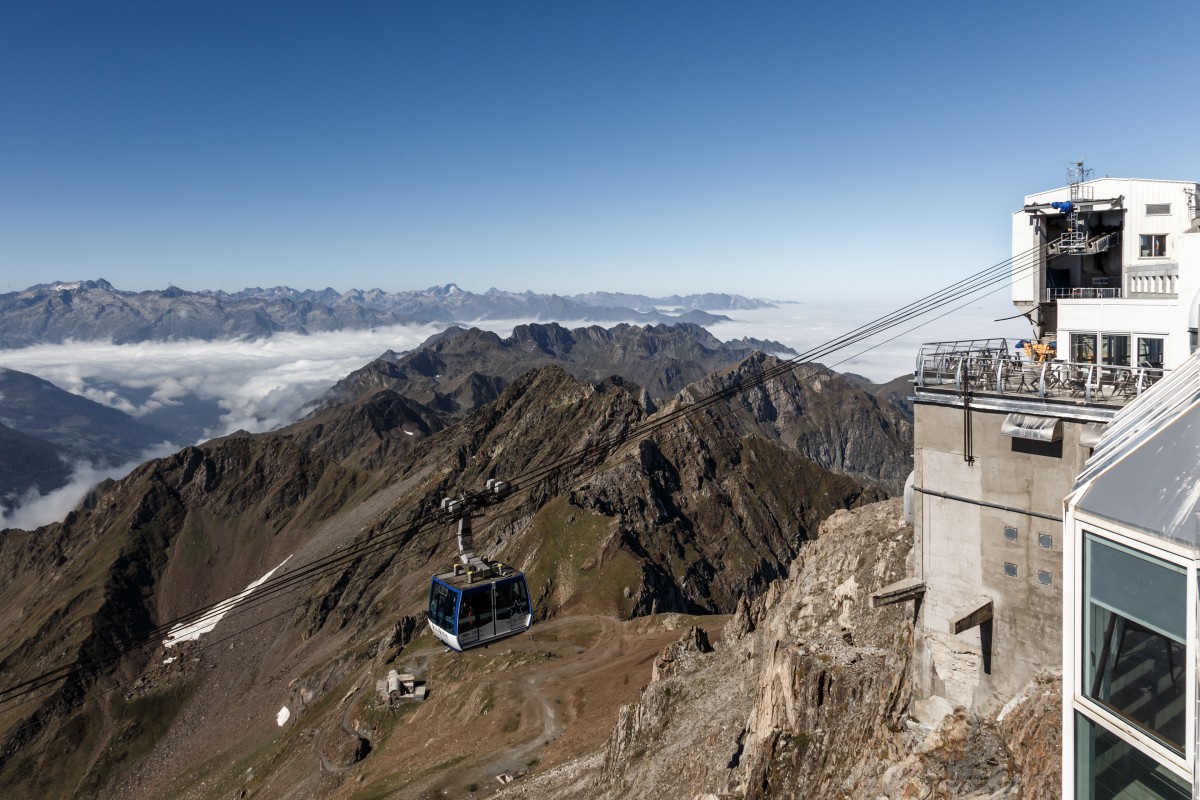 Seilbahn auf den Pic du Midi mit Nebelmeer