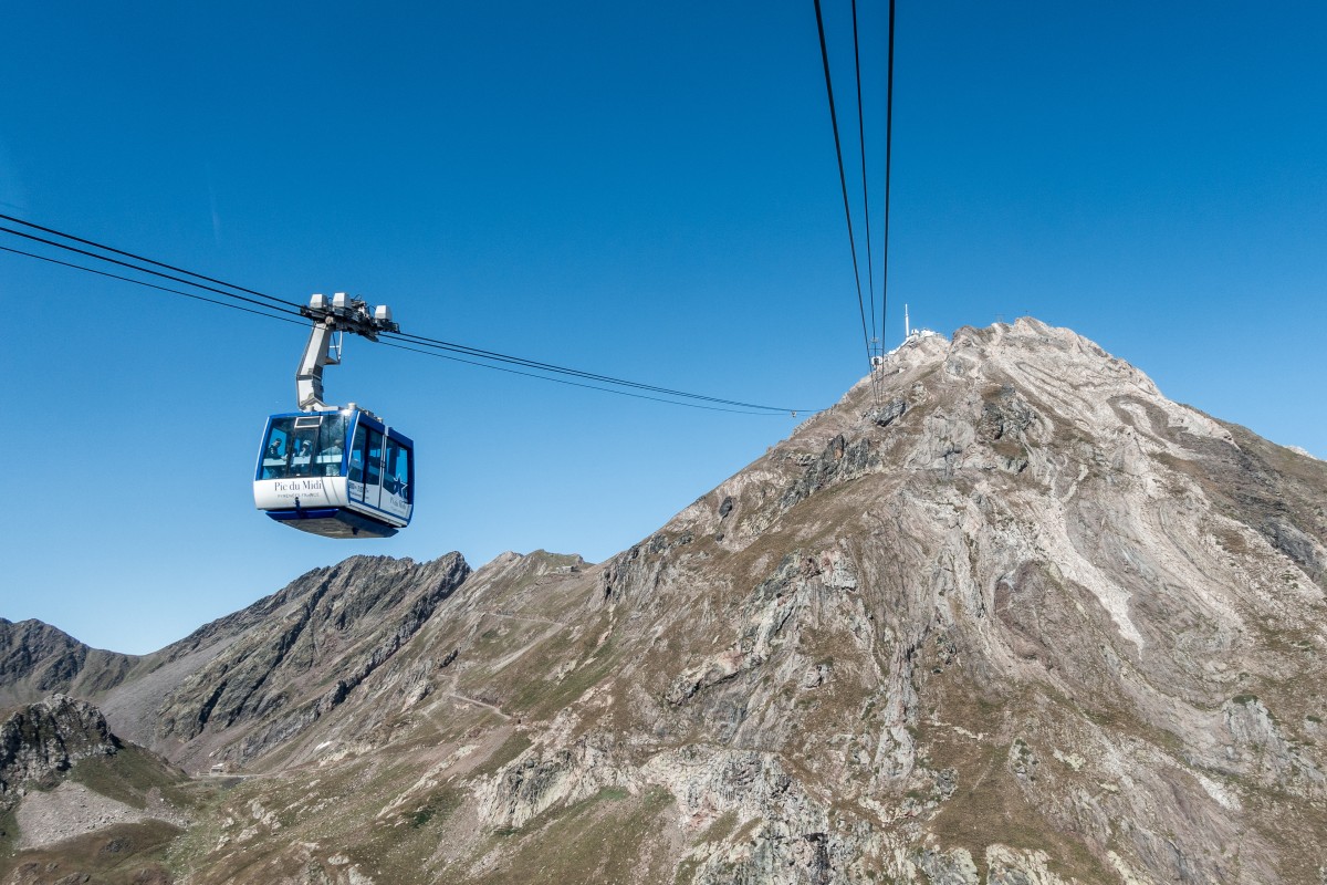 Seilbahn zum Pic du Midi im Sommer