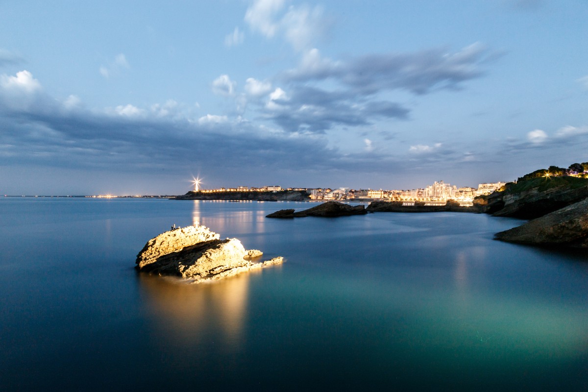 Blaue Stunde in Biarritz am Rocher de la Vierge