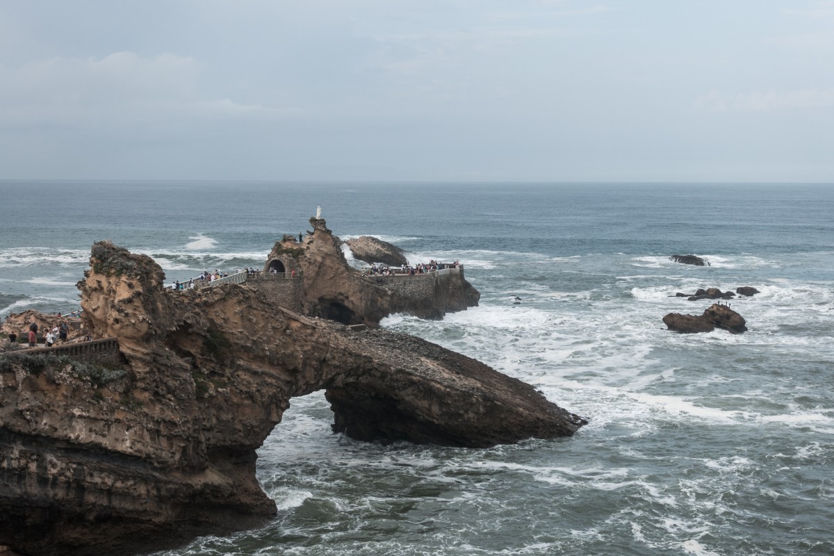 Raue See am Rocher de la Vierge in Biarritz am Atlantik