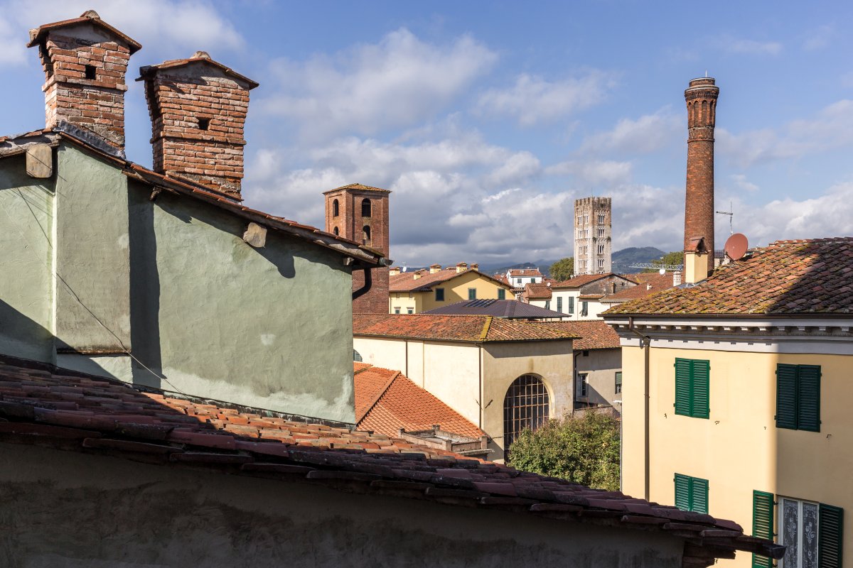 Ausblick von einem Turm auf Lucca