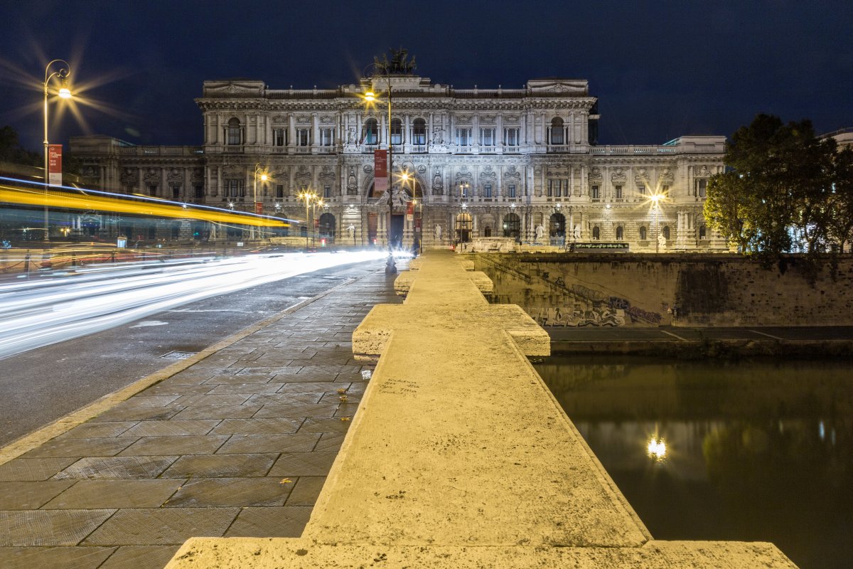 Ponte Umberto I und Piazza dei Tribunali in Rom