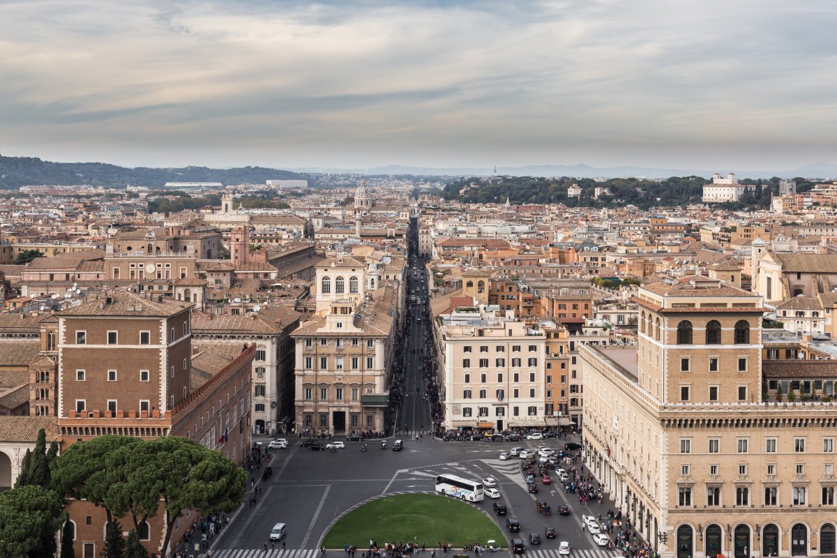 Ausblick vom Monumento a Vittorio Emanuele II auf die Via del Corso