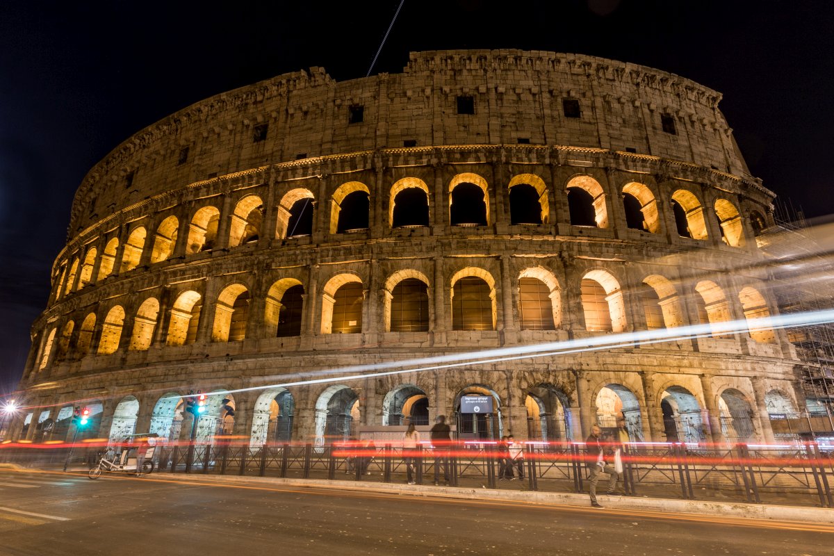 Colosseum in Rom bei Nacht