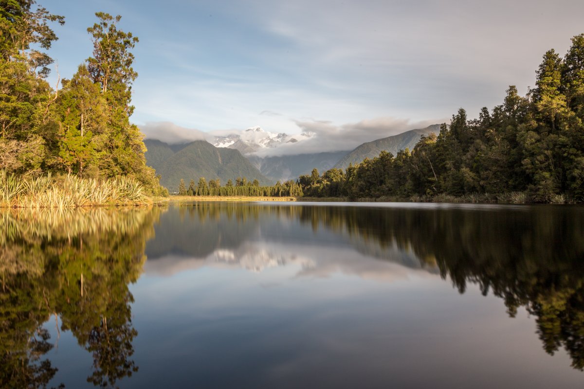 Mount Cook und Mount Tasman spiegeln sich im Lake Matheson