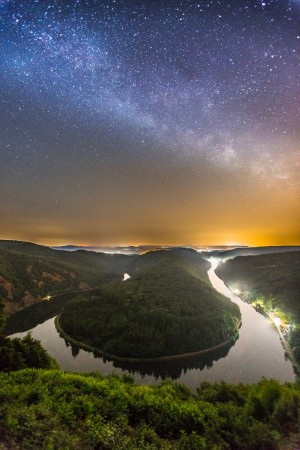 Milchstraße über der Saarschleife im Saarland