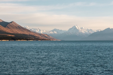 Sonnenuntergang am Lake Pukaki mit Blick auf Aoraki / Mount Cook