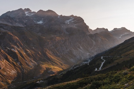 Passstraße zum Col de l'Iséran in den französischen Alpen