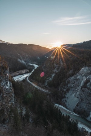 Sonnenuntergang in der Rheinschlucht in Graubünden