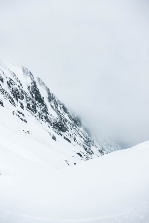 Nebelverhangene Hänge auf der Schatzalp in Davos