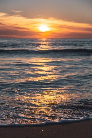 Sonnenuntergang an der italienischen Mittelmeerküste