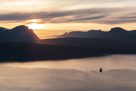 Sonnenuntergang über Narvik in Nordnorwegen