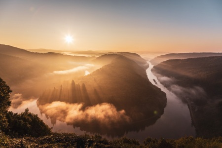 Sonnenaufgang an der Saarschleife im Saarland