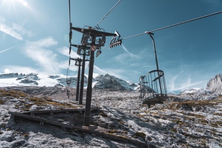 Korblift Pian dei Fiacconi am Fedaia-See in den Dolomiten