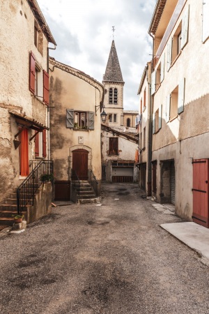 Seitengasse in Castellane in Südfrankreich