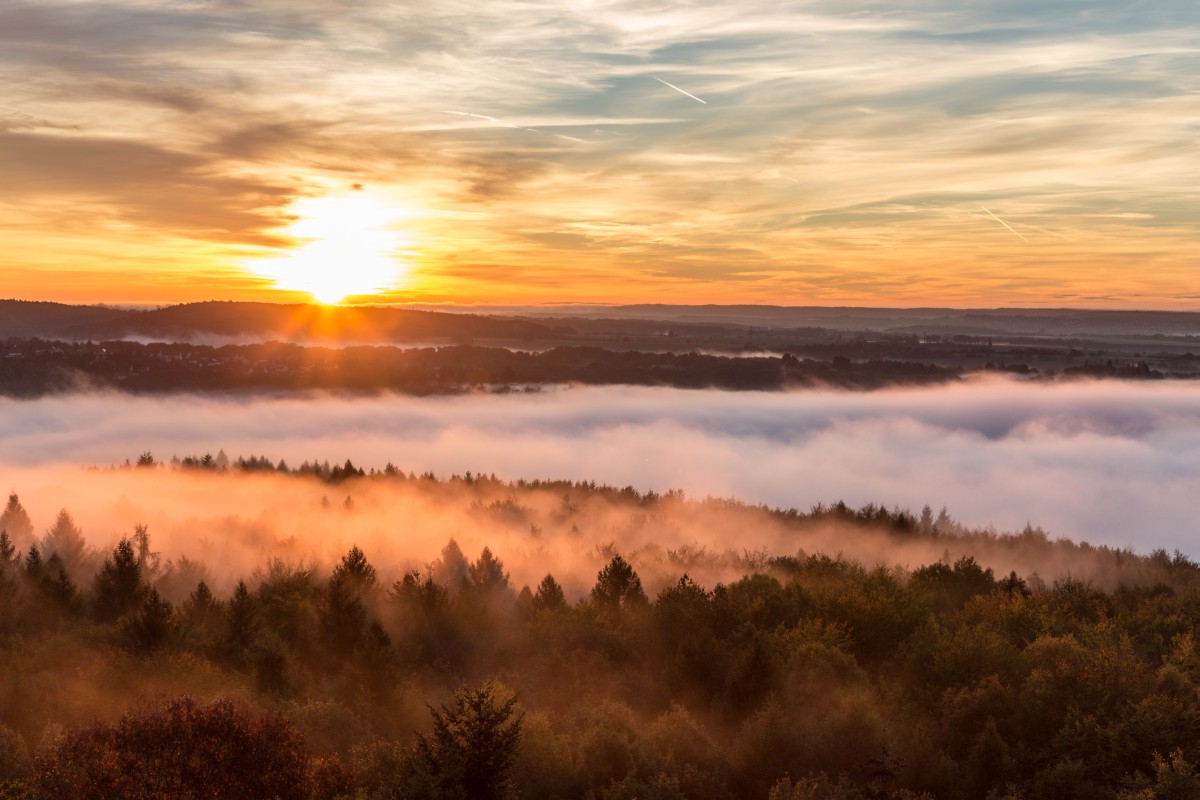 Sonnenaufgang am Schwarzenbergturm in Saarbrücken