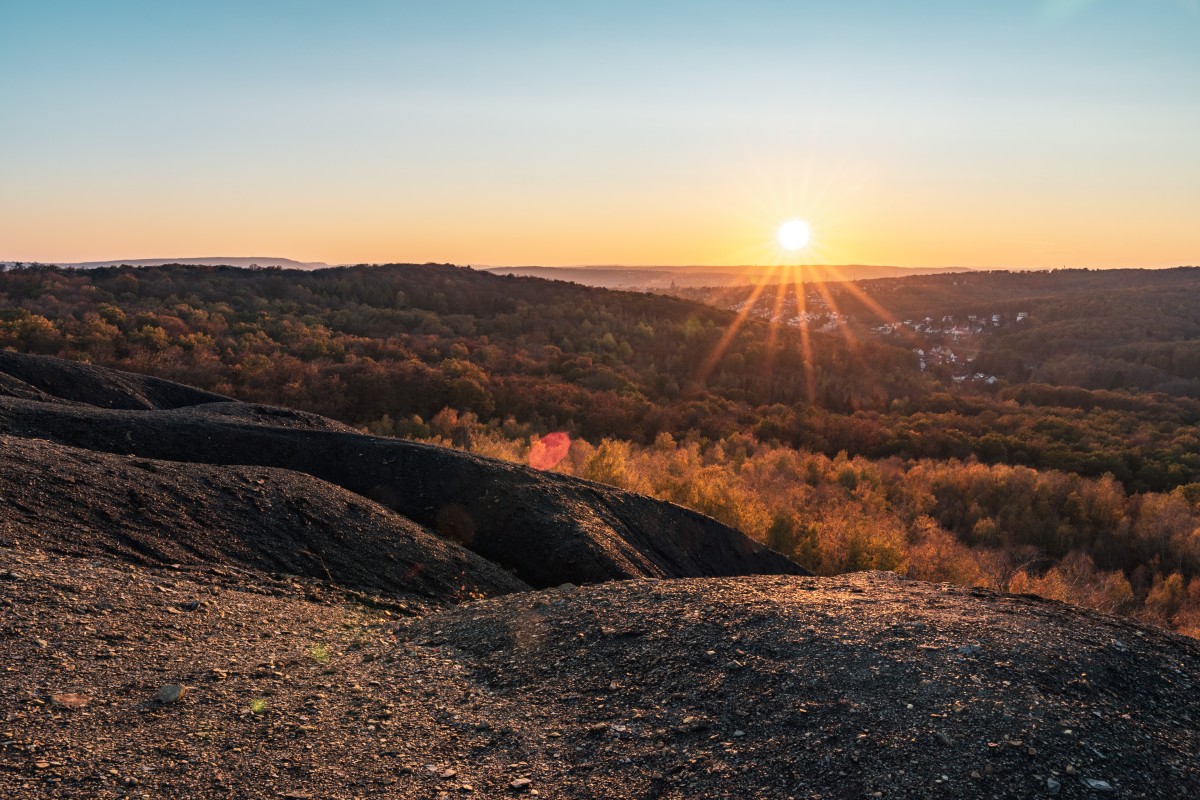 Sonnenuntergang auf der Halde Grühlingstraße in Jägersfreude bei Saarbrücken