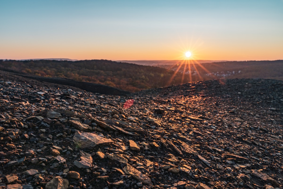 Sonnenuntergang auf der Halde Grühlingstraße in Jägersfreude bei Saarbrücken