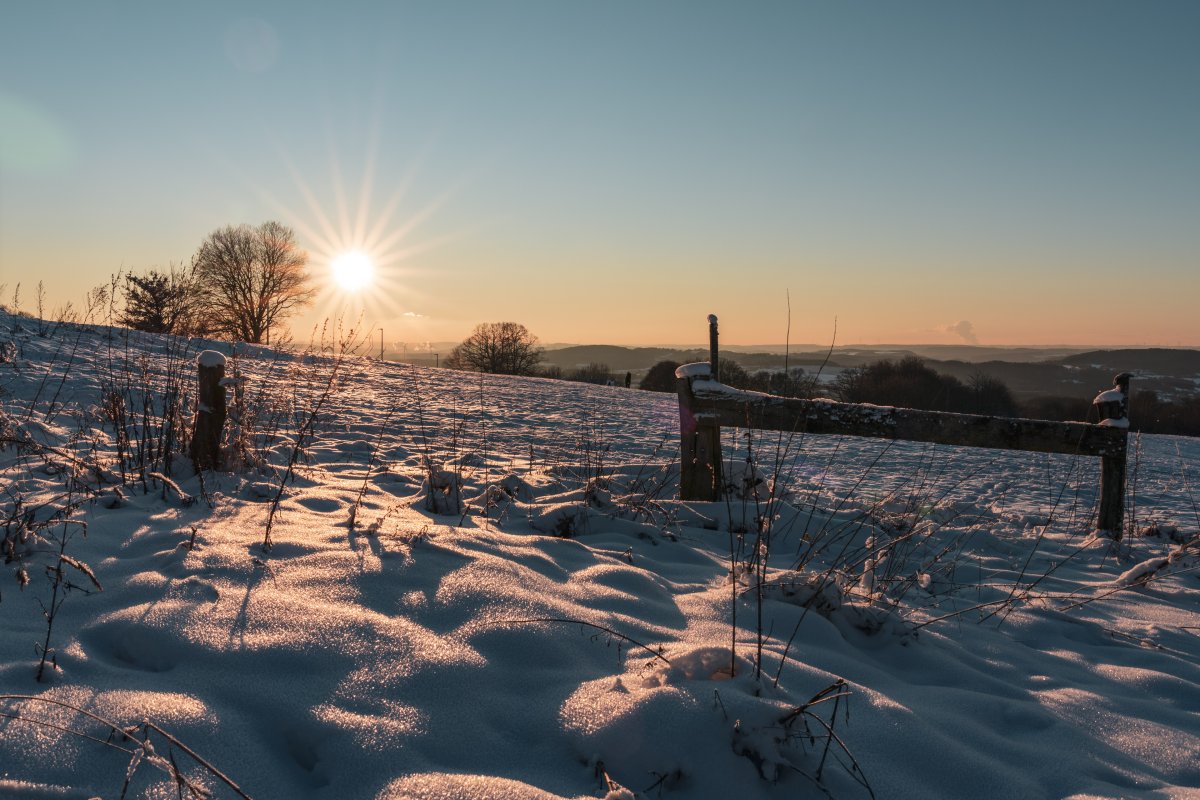 Sonnenuntergang am Schaumberg im Winter mit Schnee