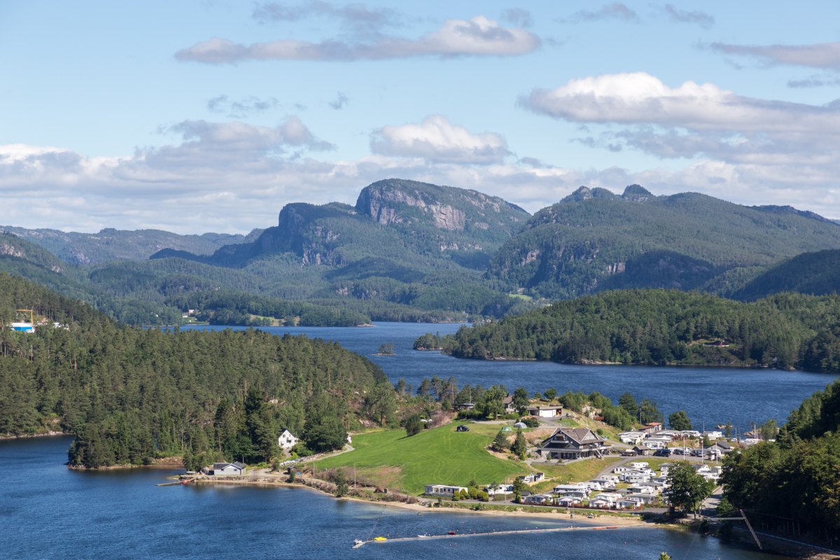 See und Campingplatz bei Lyngdal in Südnorwegen