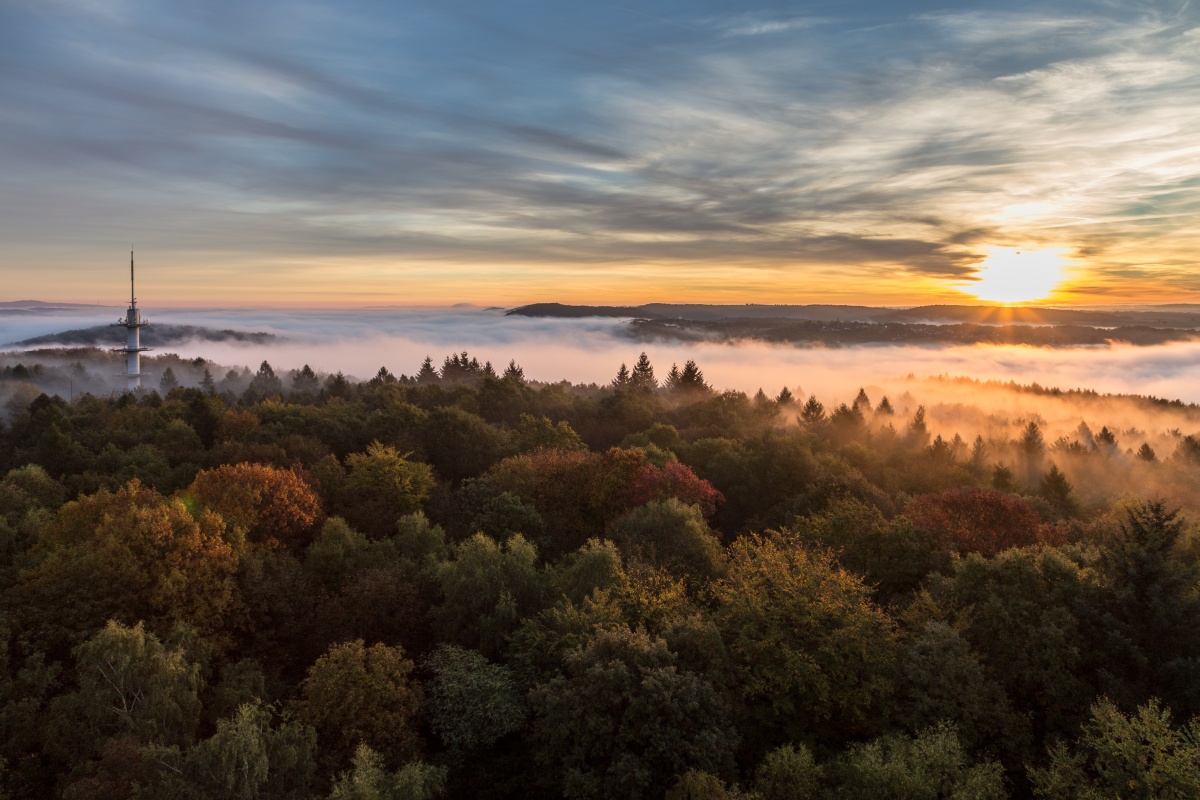 Sonnenaufgang am Schwarzenbergturm