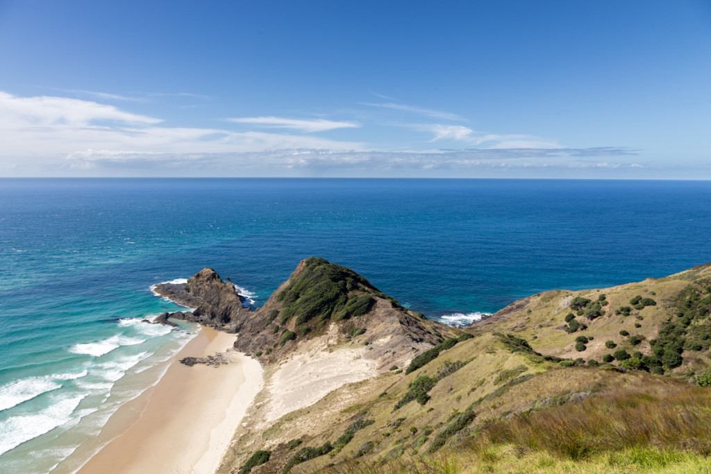 Ausblick auf das Cape Reinga, die Tasmansee und den Pazifik
