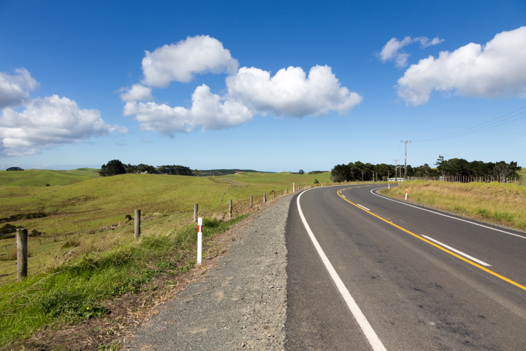Typisch leere Straße in Neuseeland