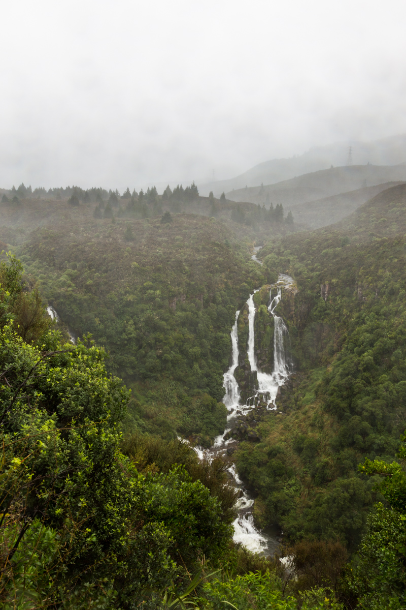 Beeindruckender Wasserfall auf dem Weg nach Taupo