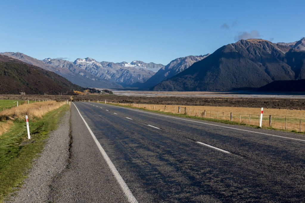 Straße durch den Arthur's Pass National Park