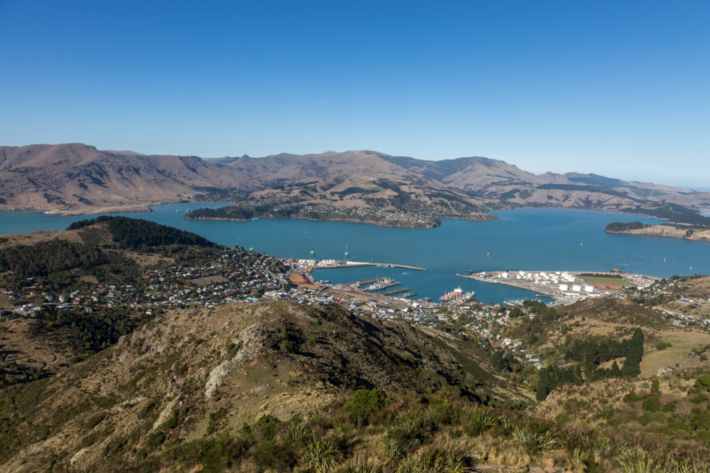 Hafenanlage von Lyttelton von den Port Hills betrachtet