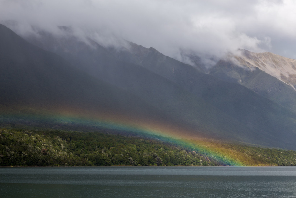 Regenbogen am Lake Rotoiti im Nelson Lakes National Park