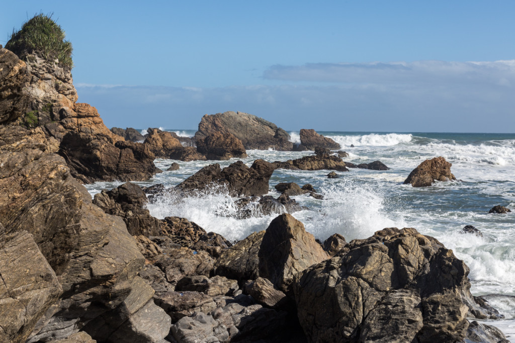 Spritzende Wellen an der Westküste der Südinsel