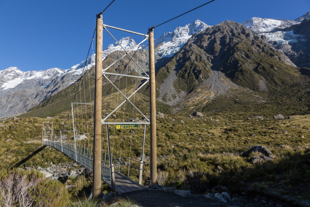 Hängebrücke auf dem Weg zum Hooker Lake