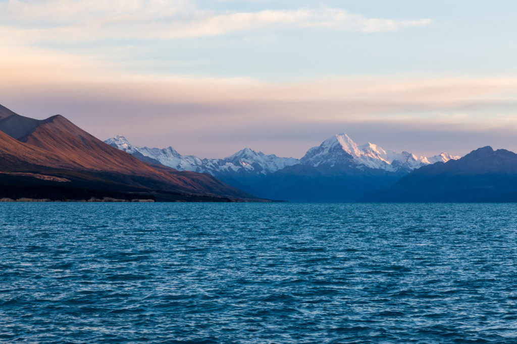 Sonnenaufgang am Lake Pukaki mit Blick auf den Aroaki / Mount Cook