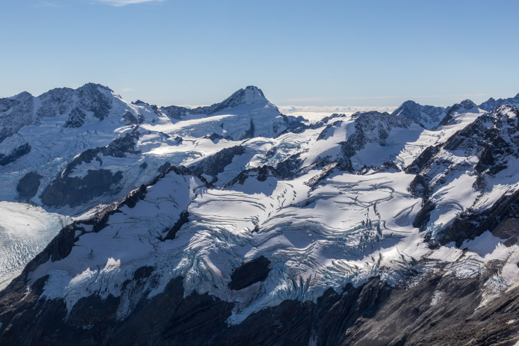 Die Gletscherwelt der Südalpen aus der Luft