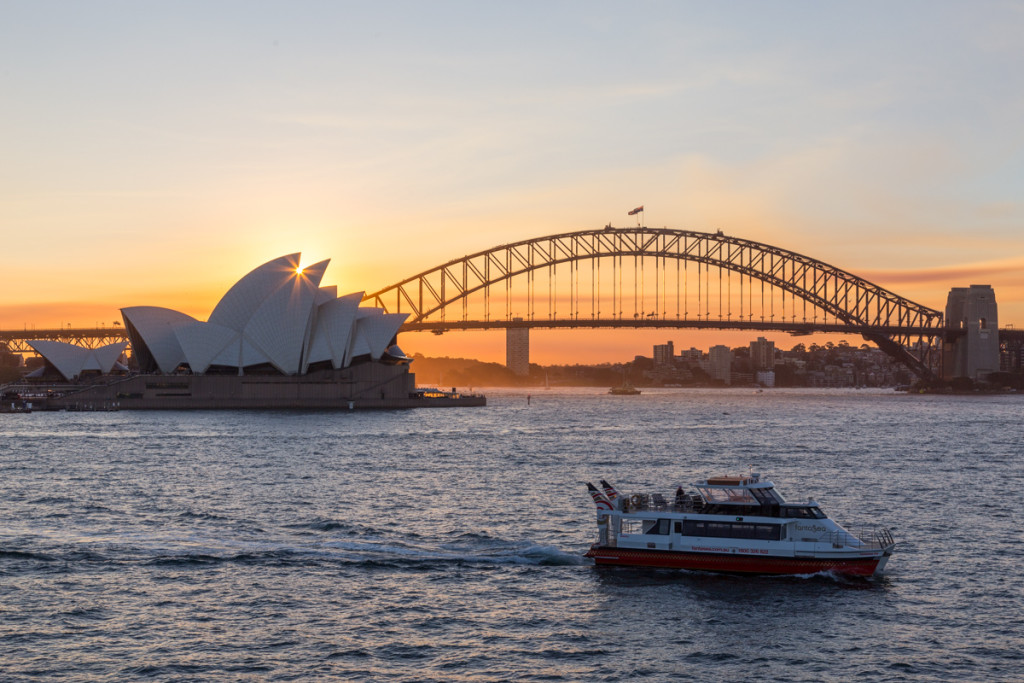 Die Sonne sinkt in das Opernhaus von Sydney