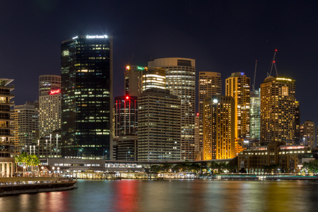 Beleuchtete Hochhäuser am Circular Quay