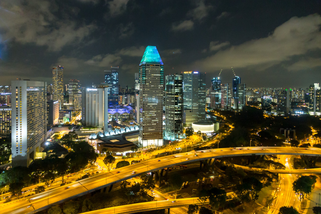 Singapore Flyer mit Blick auf die Skyline von Singapur