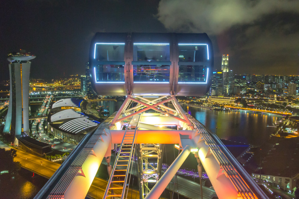 Singapore Flyer mit Blick auf Marina Bay