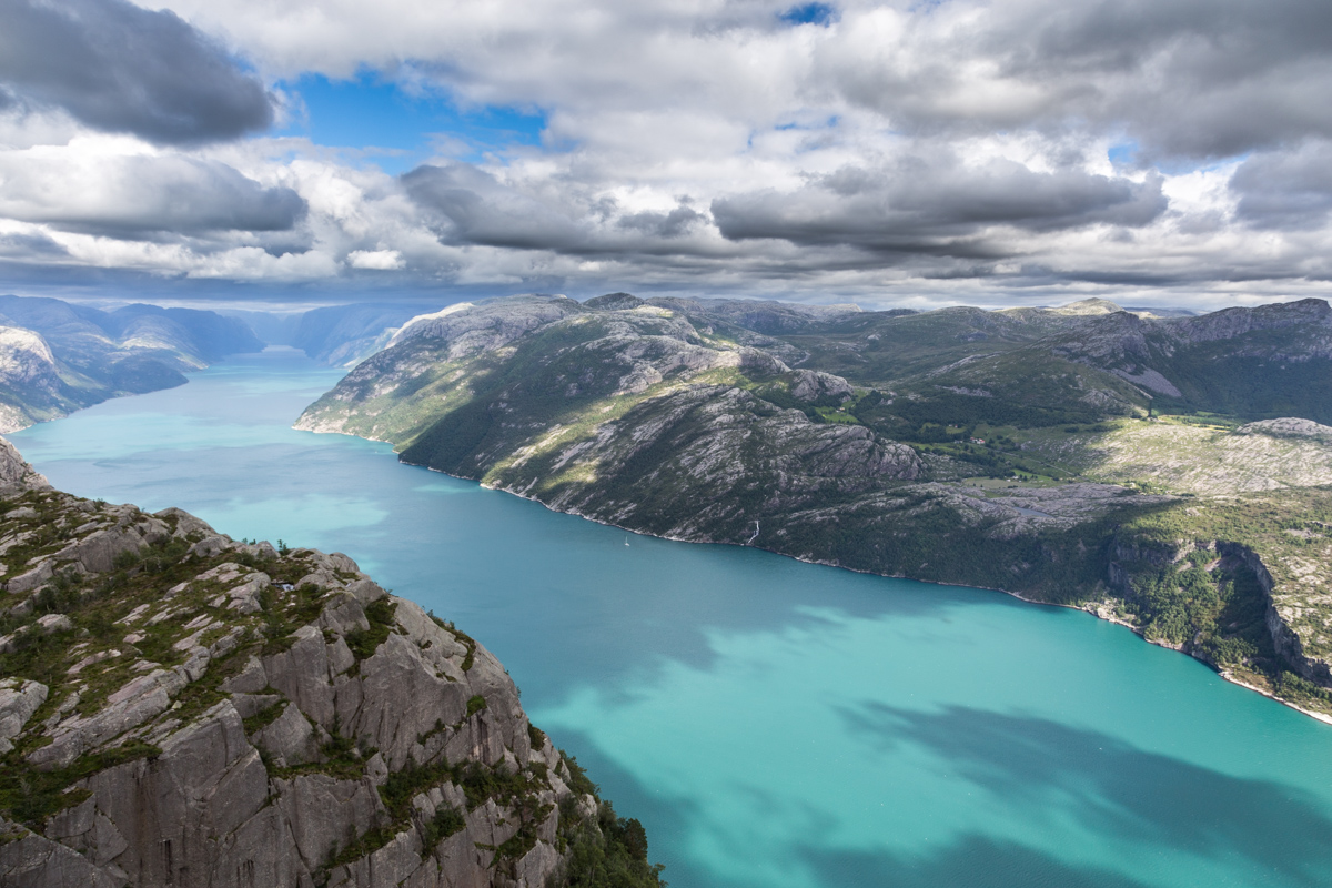 Ausblick vom Preikestolen auf den Lysefjord