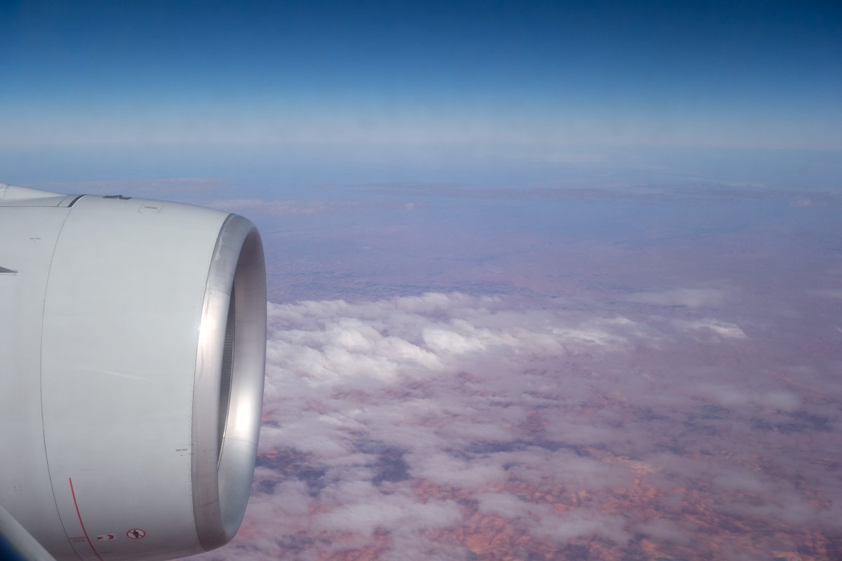 Die Fotoausrustung Im Flugzeug Transportieren Enviadi