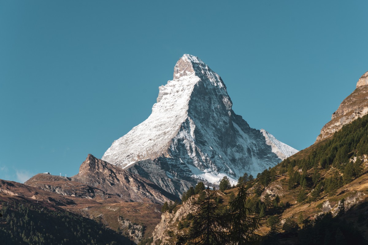 Blick von Zermatt auf das frisch verschneite Matterhorn
