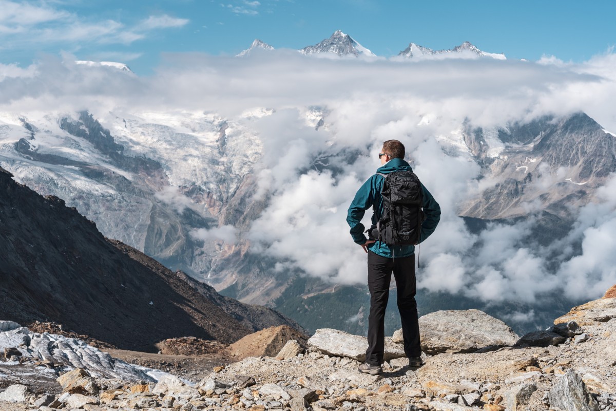 Atlas Athlete Fotorucksack in den Alpen